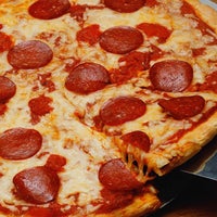 Foto tirada no(a) Anytime Pizza por Anytime Pizza em 10/21/2014