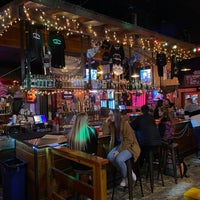 Foto diambil di Shingletown Saloon | Neighborhood Bar &amp;amp; Restaurant oleh Peter A. pada 4/15/2022