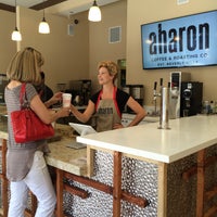 10/27/2014 tarihinde Aharon Coffee &amp;amp; Roasting Co.ziyaretçi tarafından Aharon Coffee &amp;amp; Roasting Co.'de çekilen fotoğraf