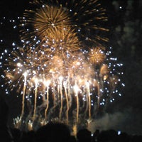 Photo taken at Chofu Fireworks Festival by shidocchi on 10/20/2012