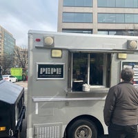 รูปภาพถ่ายที่ Pepe Food Truck [José Andrés] โดย Sean H. เมื่อ 1/30/2020