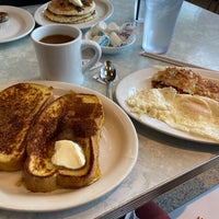 Photo taken at Bob &amp;amp; Edith&amp;#39;s Diner by Sean H. on 1/25/2020