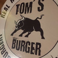 Photo taken at Tom&amp;#39;s Burger by Tomáš 🐦 V. on 1/25/2017
