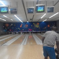 Photo taken at New Bowling by Tamiris S. on 12/17/2014