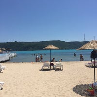 Photo taken at Altinkum Askeriye Plaji by İrem E. on 6/25/2017