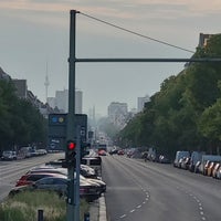 Foto diambil di H U Theodor-Heuss-Platz oleh Reinhard S. pada 6/26/2023