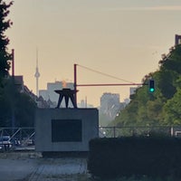 รูปภาพถ่ายที่ H U Theodor-Heuss-Platz โดย Reinhard S. เมื่อ 7/11/2023