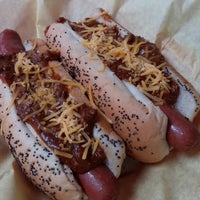 10/22/2014 tarihinde Budacki&amp;#39;s Hot Dogziyaretçi tarafından Budacki&amp;#39;s Hot Dog'de çekilen fotoğraf