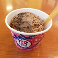 Photo taken at Baskin-Robbins by Starneon on 11/14/2018