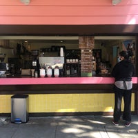 4/23/2022 tarihinde Dan C.ziyaretçi tarafından Dynamo Donut &amp; Coffee'de çekilen fotoğraf