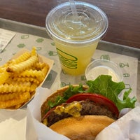 Photo taken at Shake Shack by Cansu A. on 10/7/2023