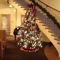 Foto diambil di Avon Old Farms Hotel oleh Jim C. pada 12/18/2012