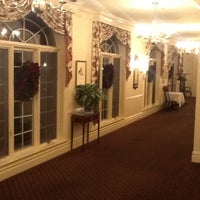 Foto scattata a Avon Old Farms Hotel da Jim C. il 12/18/2012