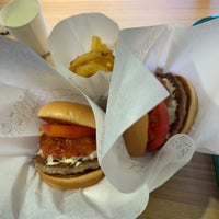 Photo taken at MOS Burger by ゆきな on 7/12/2023