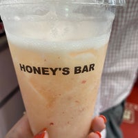 Photo taken at HONEY&amp;#39;S BAR by ゆきな on 7/30/2022