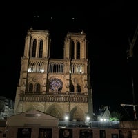 Photo taken at Parvis Notre-Dame — Place Jean-Paul II by Angélica C. on 6/20/2023