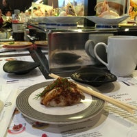 Foto diambil di Sushi Hon oleh Thanchakrist A. pada 5/27/2016