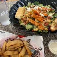 Photo taken at Fuddruckers by Claudia P. on 8/3/2019