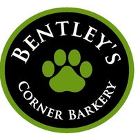 Foto diambil di Bentley&#39;s Corner Barkery South Loop oleh Bentley&#39;s Corner Barkery South Loop pada 10/24/2014