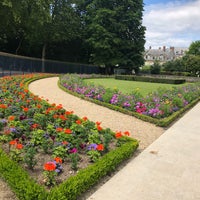 Photo taken at Ruches du Jardin du Luxembourg by E on 6/17/2018