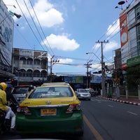 Photo taken at Wuttakat Junction by Ratsadakorn on 9/26/2018