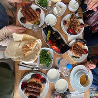 Das Foto wurde bei Çulcuoğlu Restaurant von Byrm K. am 9/1/2022 aufgenommen