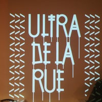 รูปภาพถ่ายที่ Ultra De La Rue โดย JACK N. เมื่อ 3/16/2013