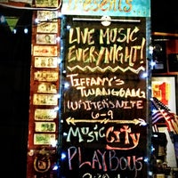 Foto scattata a Music City Bar and Grill da Tiffany M. il 11/8/2012