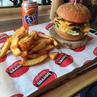 4/7/2016에 Ertan Y.님이 Beeves Burger에서 찍은 사진