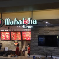Снимок сделан в Mahaloha Burger пользователем Sherry T. 8/25/2019