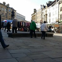 Photo prise au Durham Market Hall par Angie L. le2/22/2014