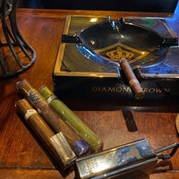 Foto tirada no(a) Ohlone Cigar Lounge por Bryan B. em 10/16/2021