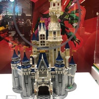 Photo taken at The LEGO Store by Linda C. on 12/23/2019