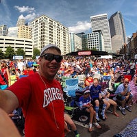 Photo prise au Courtyard Hooligans par Thomas W. le6/22/2014