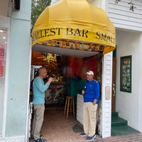 Foto tirada no(a) Smallest Bar por Jennifer J. em 1/16/2022