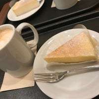 Photo taken at Caffè Veloce by 高波なみ on 4/3/2021