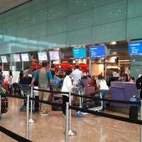 Photo taken at Cathay Pacific Airways (CX) Check-In Counter by Katsunori K. on 6/11/2017