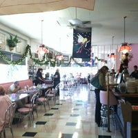 11/26/2012 tarihinde Anna K.ziyaretçi tarafından Sugar Bowl Ice Cream Parlor Restaurant'de çekilen fotoğraf