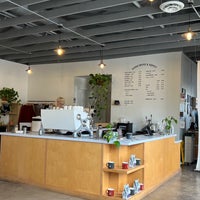 1/10/2022 tarihinde jordaneilziyaretçi tarafından Cedar Coffee Supply'de çekilen fotoğraf