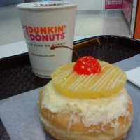 Photo taken at Dunkin&amp;#39; Donuts by Val P. on 1/31/2013