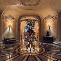 Photo taken at Shangri-La Hotel Paris by Lorenzo Ivan H. on 11/16/2023