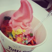 Photo taken at Tutti Frutti Frozen Yogurt by Xinhao O. on 3/19/2013