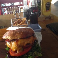7/20/2015 tarihinde Emir Ç.ziyaretçi tarafından Burger Sound Grill Steaks'de çekilen fotoğraf