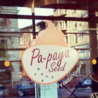 7/20/2013 tarihinde HarlemGal -.ziyaretçi tarafından Papaya Seed Frozen Yogurt'de çekilen fotoğraf