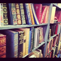 Photo prise au Old Tampa Book Company par sheri s. le10/20/2012