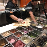 Photo taken at Blaze Pizza by 주필 김. on 10/13/2019