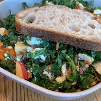 Photo taken at sweetgreen by Alan Z. on 11/17/2019