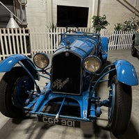 Foto tirada no(a) Simeone Foundation Automotive Museum por Alan Z. em 9/2/2023
