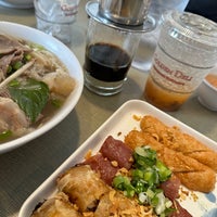 5/27/2023 tarihinde Alan Z.ziyaretçi tarafından Golden Deli Vietnamese Restaurant'de çekilen fotoğraf