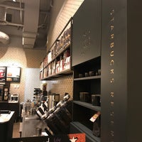 Photo taken at Starbucks by Hernan C. on 11/20/2017
